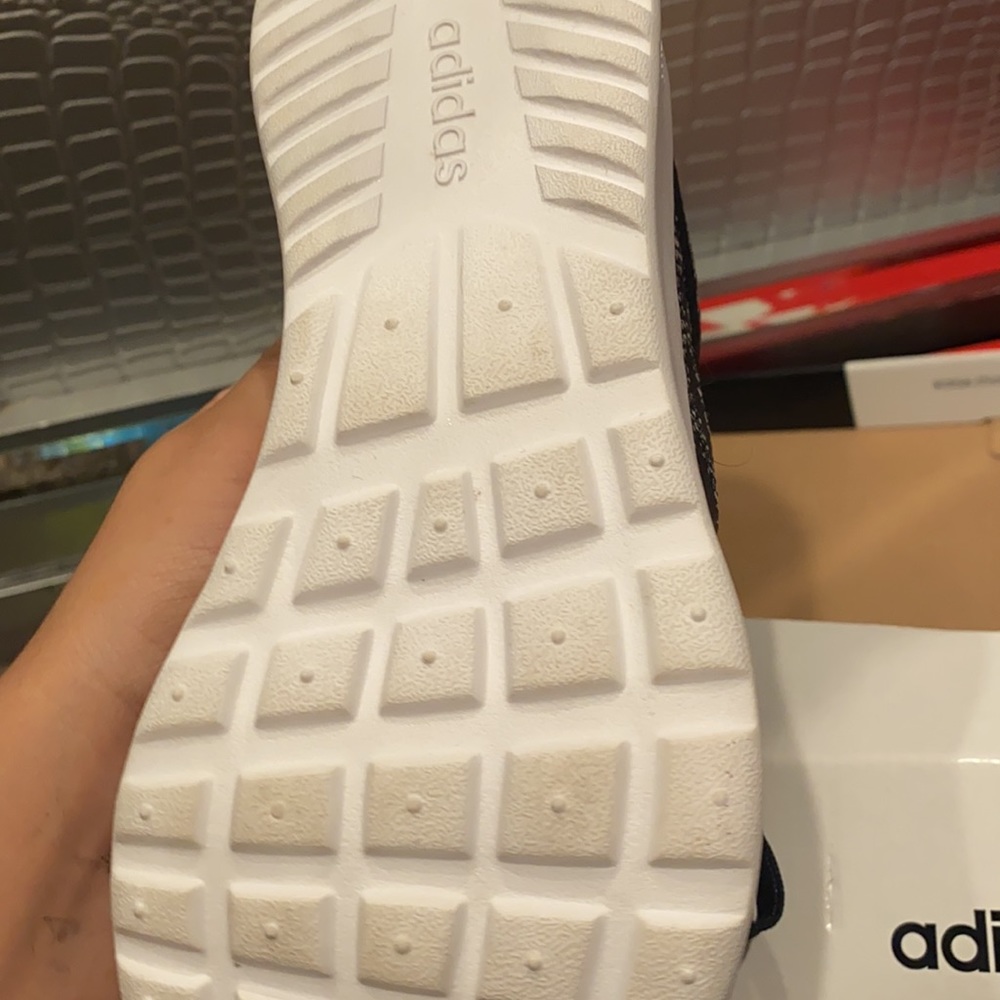 Adidas - Picture 4 of 5